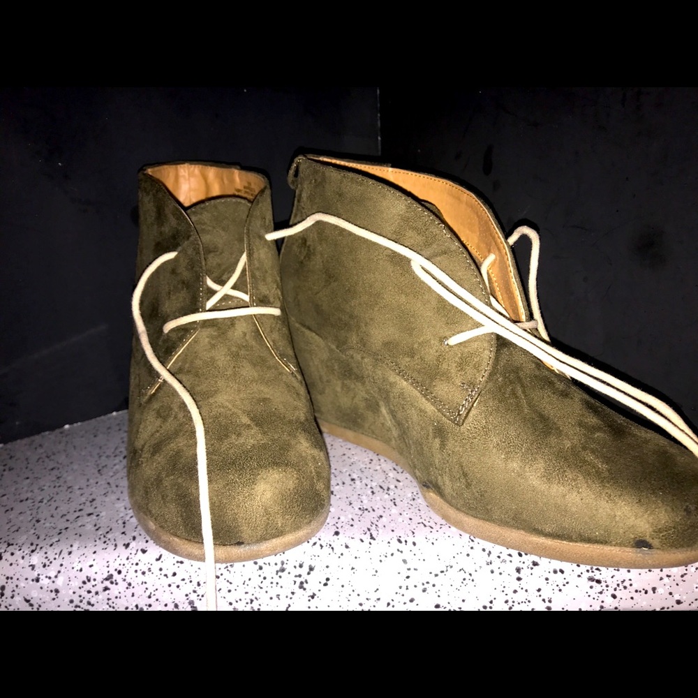 Excellent condition Olive green lace booties